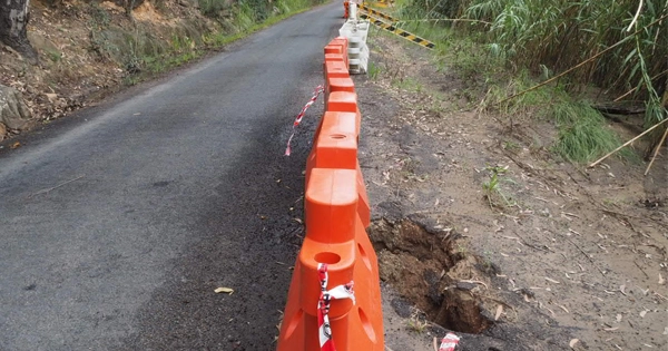 Road remains closed Road Closure