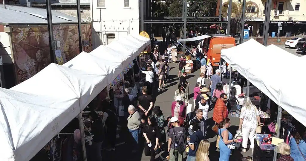 Second Hand Market